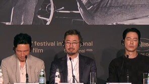 칸 회견장 나온 황정민·조인성, 무례한 기자 탓에 ‘의문의 1패’