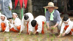 꼬마 농부들 첫 손모내기 체험