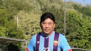 “못 이룬 축구선수 꿈, 주말마다 공 차며 이룹니다”[양종구의 100세 시대 건강법]