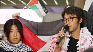 이스라엘 억류됐던 2명 귀국…소속단체 “李정부, 가해 방조국”