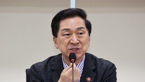 ‘김건희 로저비비에 선물’ 김기현, 첫 공판서 혐의 전면 부인