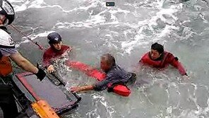 음주 후 방지턱에 걸려 바다에 ‘풍덩’…부산해경, 60대 남성 구조