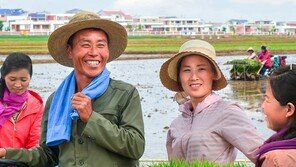 북한 사람들이 사진에서 웃기 시작했다—60년 만에 돌아온 클로즈업[청계천 옆 사진관]
