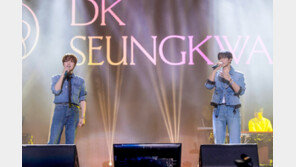 세븐틴 도겸·승관, ‘서재페’ 첫날 무대 장악…감성 보컬