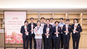 카네이션-단팥빵… 어버이날 ‘액티브 시니어’ 회원에게 마음 전했다