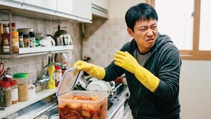 김치통 냄새 제거엔 활성탄이 효과적