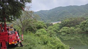 논산 저수지 경사로서 SUV 추락 70대 남성 숨져