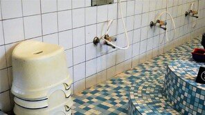 19개월 딸 남탕 데려간다는 父…네티즌 “너무 순진한 생각” 비판