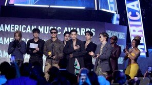 BTS 스윔, 아메리칸 뮤직 어워즈 ‘올해의 여름 노래’ 수상