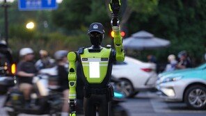中, 휴머노이드 로봇에 ‘신분증’ 부여 추진…생산부터 폐기까지 추적 관리