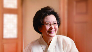 ‘수공덕, 한 땀에 담은 수행’… 최유현 자수장 특별展