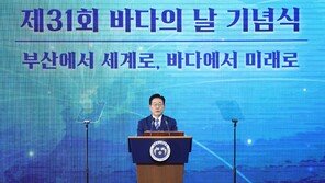 부산 찾은 李 “YS가 꿈꾼 해양강국 앞당기겠다”