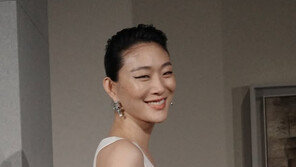 모델 최소라, 결혼 7년만에 임신…런웨이서 D라인 공개