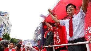 제천 찾은 김문수 “1당 독재 막으려면 2번에 표 몰아줘야”