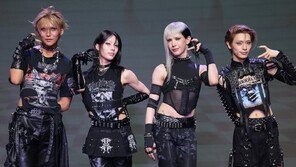 한소희 지원사격 받은 엑스러브…“젠더리스, 틀을 깨는 것”