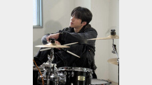 데이식스 도운, 열애설에 “나 어디 안 간다”