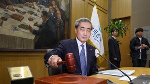 한은, 기준금리 연 2.5%로 8연속 동결
