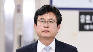 ‘사후 계엄선포문 작성’ 강의구 1심 징역 1년 6개월 법정구속