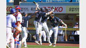 ‘강승호 이어 정수빈’ 두산, 역대 두 번째 이틀 연속 역전 만루포
