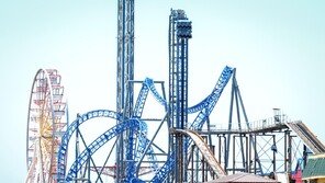 30m 상공서 멈춘 美롤러코스터…탑승객 8명 공포의 3시간