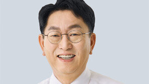 與 양천구청장 후보, 아기에 “뽀뽀”…‘오빠’ 이어 ‘뽀뽀’ 논란
