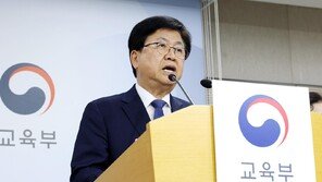 교육장관, 진보교육감 후보 지지글에 “훌륭” 댓글…중립의무 위반 논란