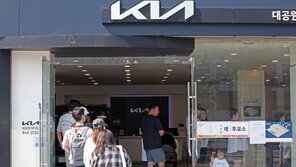 “여기서 투표?”…빵집·웨딩홀·자동차 전시장 ‘이색 투표소’ 눈길