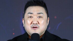 마동석, 오늘 부친상…슬픔 속 예정화와 빈소 지켜