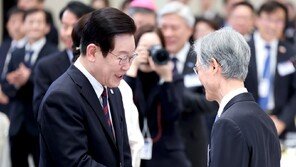 李대통령 “판결문 공개 안하고 외우라?…상식적으로 타당한가”
