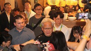 젠슨 황, 삼전 성과급 질문에 “직원들 가능한 많이 받아야”