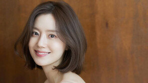‘6월의 신부’ 문채원, 순백의 드레스 입고 환한 미소