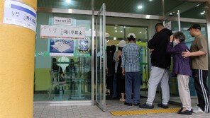 지방선거 오전 7시 현재 2.0%…4년 전보다 0.3%p↑