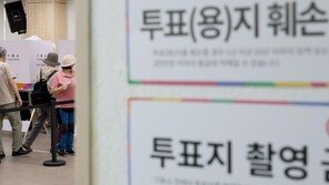 “대통령도 보여줬는데 난 왜 안 돼” 투표용지 들고 항의한 40대