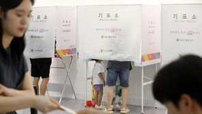 지방선거 오후 2시 투표율 48.9%…동시간대 역대 최고