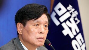[속보]민주 “개표 중단 주장 일고의 가치 없어…선관위 책임은 물을 것”
