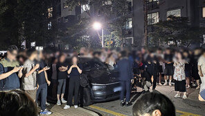 [속보]잠실7동 ‘투표함 반출 저지’ 인파 몰려 대치중