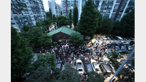 ‘용지 부족’ 잠실7동 투표소 대치 12시간째…2000여표 묶여