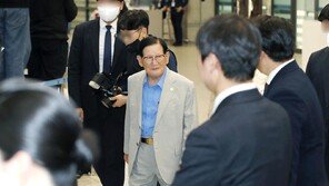 신천지 이만희, 검경 합수본 첫 출석…국힘 집단가입 의혹 ‘묵묵부답’