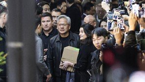 젠슨 황, 방한 ‘007 작전’…“오늘 오후1시 입국, 삼겹살 회동 성수 아닌 홍대로?”