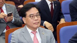 “비굴함이 가슴에 맺혀”…눈물 보인 송언석, 원내대표 사퇴