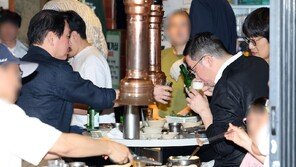 [속보]젠슨황, 고깃집 도착…최태원 이해진 구광모와 ‘삼·소 회동’ 시작