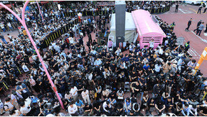 “사인 받으러 3시간 기다렸다”…젠슨 황 ‘삼소 회동’에 홍대 인산인해