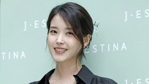 “우리도 스벅 선결제 해줘” 잠실 시위대, 아이유 SNS 몰려가 요구