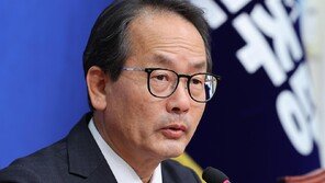 與 “장동혁, 투표용지 사태 대통령 탓…정치쇼 그만 둬야”