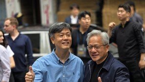 젠슨 황-장병규 ‘엄지 척’…강남 PC방 회동