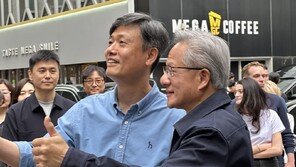 PC방 누빈 젠슨 황…방한 사흘째, 크래프톤·엔씨 연쇄 회동
