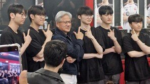 젠슨 황의 유별난 PC방 사랑…장병규·김택진 ‘게임 회동’도 PC방
