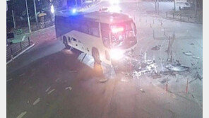 음주 단속 불응하고 도주하던 SUV 버스와 충돌 20대 남녀 사망