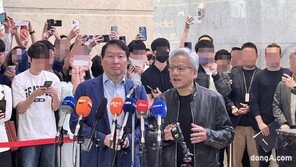 젠슨 황 “주가 하락 기뻐해야… AI가 전 세계 기반 시설될 것”