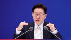 李 “코스피 아직도 저평가됐다 생각…환율 높지만 일시적”